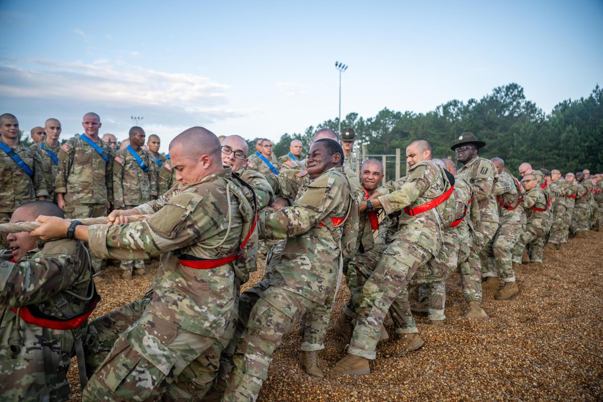 MCoEFortBenning's tweet image. Welcome to the proving ground: The "First 100 Yards."
197th Infantry Brigade trainees dive into the demanding start of their One Station Unit Training (OSUT) at Fort Benning, Georgia, a crucial step in their transformation.
For more photos visit: 🔗 fortbenning.smugmug.com/Infantry-Schoo…