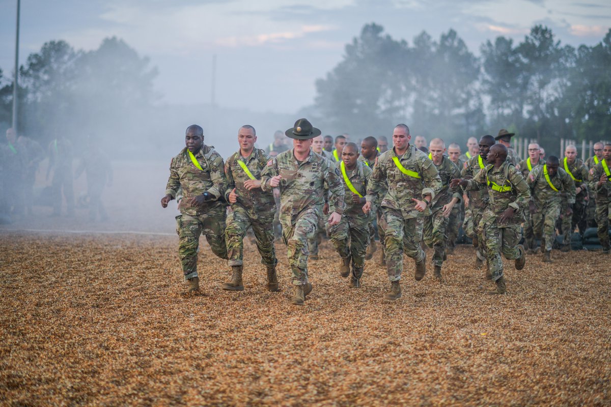MCoEFortBenning's tweet image. Welcome to the proving ground: The "First 100 Yards."
197th Infantry Brigade trainees dive into the demanding start of their One Station Unit Training (OSUT) at Fort Benning, Georgia, a crucial step in their transformation.
For more photos visit: 🔗 fortbenning.smugmug.com/Infantry-Schoo…