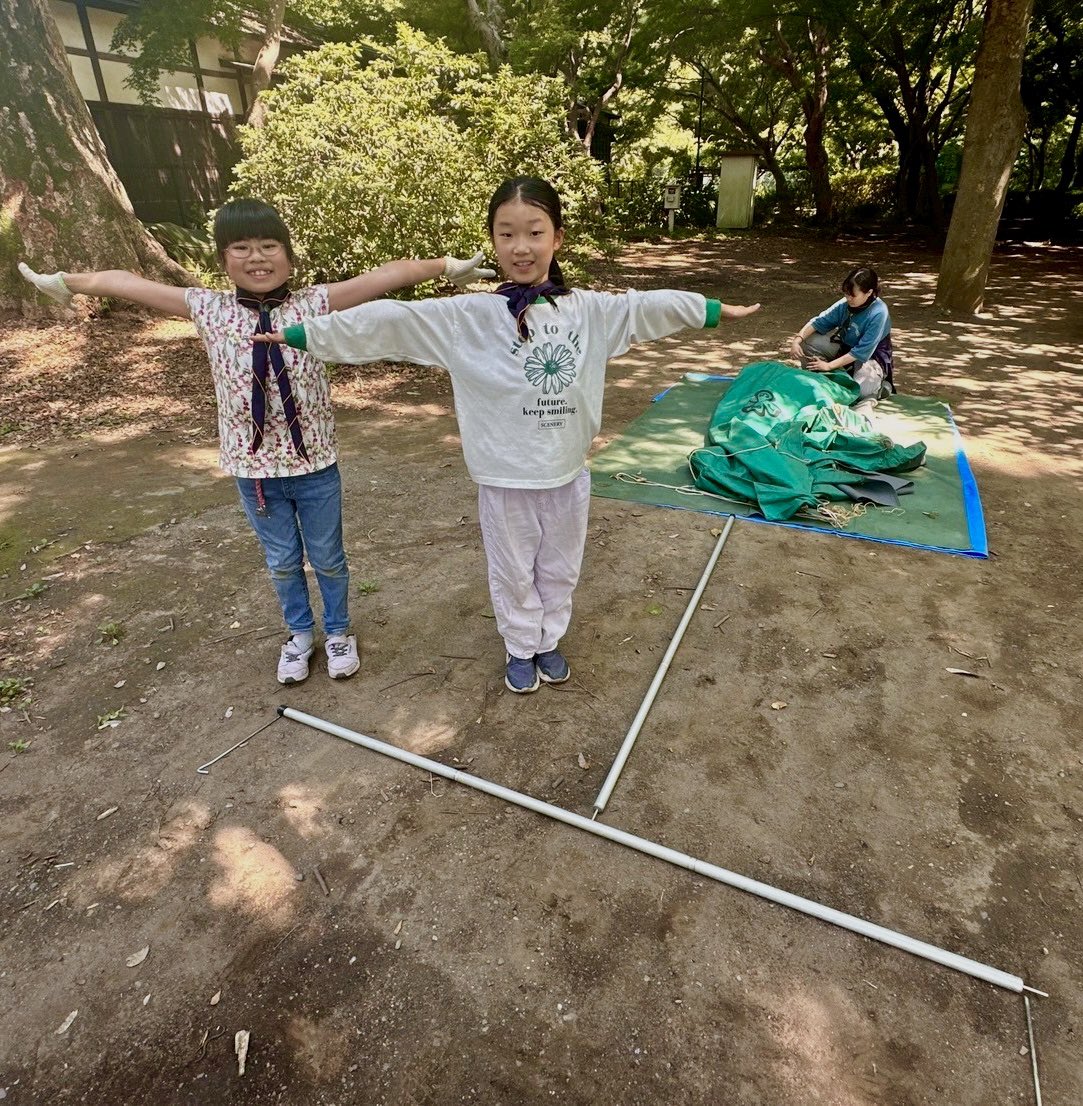 GS_Tokyo109's tweet photo. 野外訓練中、子どもたちから「クマジイだ！」の声。小金井市の��熊教育長、その名もクマジイが…💡緊張しつつも、やる気MAX🤩
夜は宿泊トレーニング⭐️🌙
初めての寝袋、寝れるかなぁ…。
私はガールスカウト！なんでもチャレンジ！
#小金井市 #キャンプ #小金井市緑センター https://t.co/s3sDKG5YNn