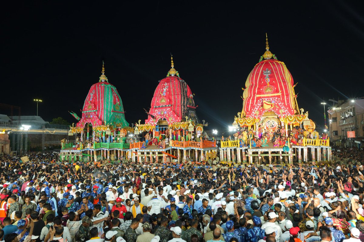 Scenes from Jagannath Dham, Puri, where Mahaprabhu is adorned in his majestic golden attire today. 

Ratha Jatra in Puri is not a one-day affair. It began on June 27th and will conclude on July 8th!

#SunaBesha #JagannathDham #Puri