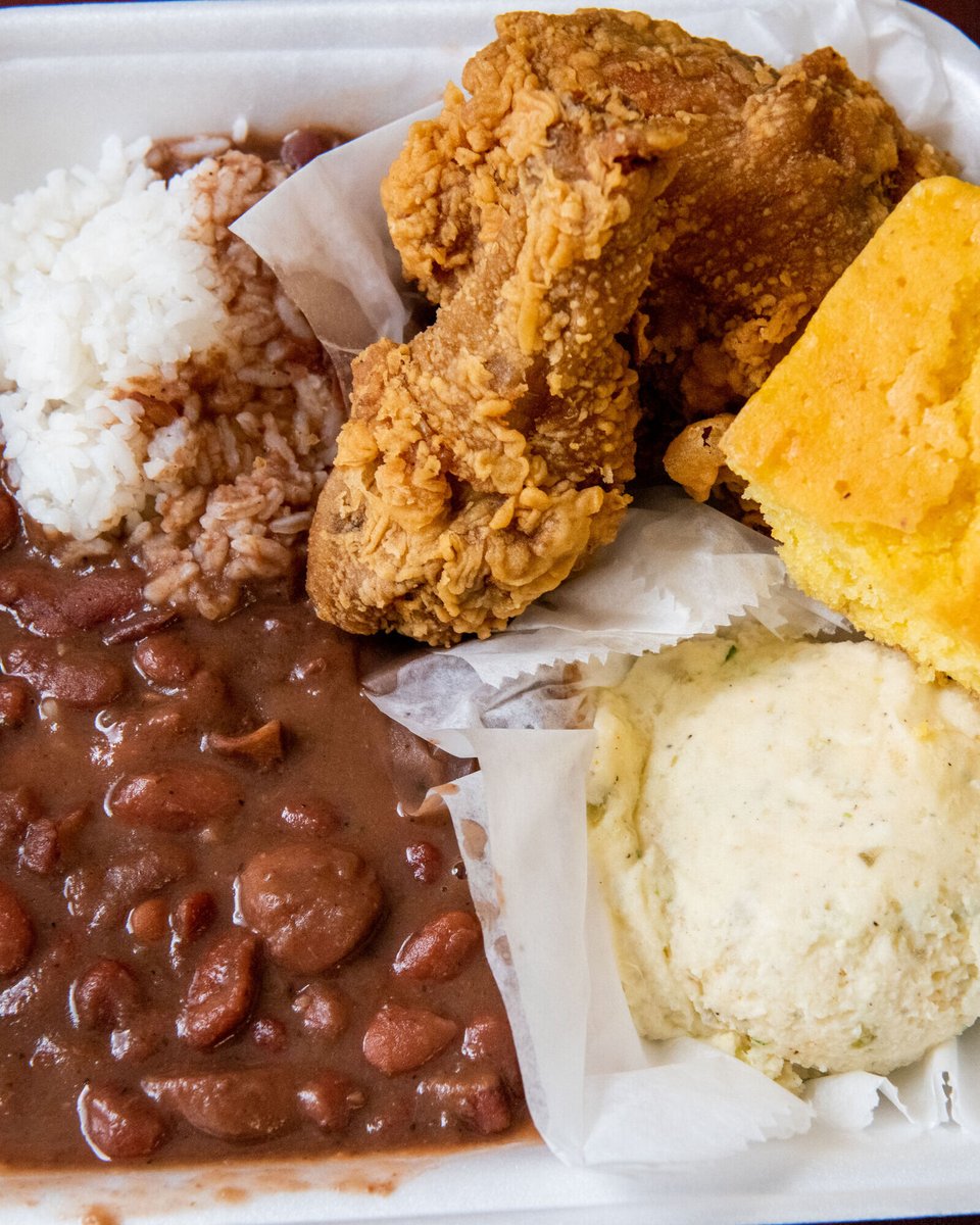 CamelliaBeans's tweet photo. Happy #NationalFriedChickenDay! π Where do you go to get your favorite red bean + fried chicken plate? π€ Let us know in the comments β¬οΈ #RedBeanEssentials https://t.co/6TzhFO83CM