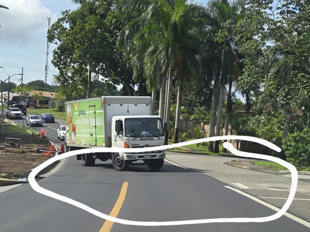 Aquí se ilustra cómo están las prioridades en nuestra ciudad... pintura hay, lo que falta es voluntad
<a href="/ATTTPanama/">Autoridad del Tránsito</a> <a href="/MOPPma/">Ministerio de Obras Públicas de Panamá</a> <a href="/AlvaroAlvaradoC/">Alvaro Alvarado - Noticias 180 Minutos/ Sin Rodeos</a> <a href="/yamirethbatista/">Yami Batista</a>