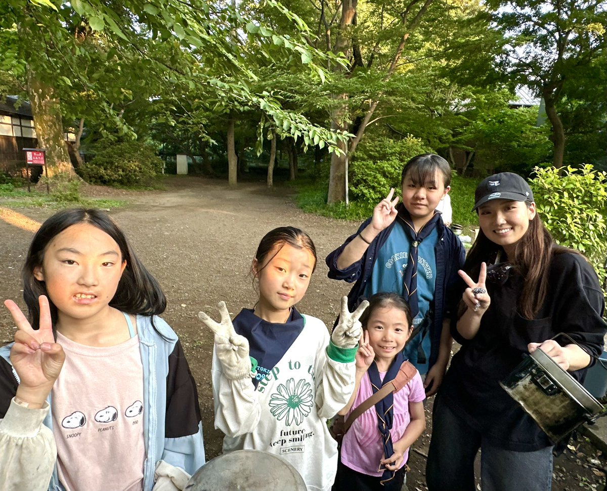 GS_Tokyo109's tweet photo. テントの建て方や、野外料理の作り方を練習💡
ガールスカウトのブラウニー（小学1〜3年生）が、マッチの付け方を練習しながら、蚊取り線香を用意して���れました🥰
今日のメニューはシチューです！
#小金井市 #キャンプ #小金井市緑センター https://t.co/XiuzkxTCwA