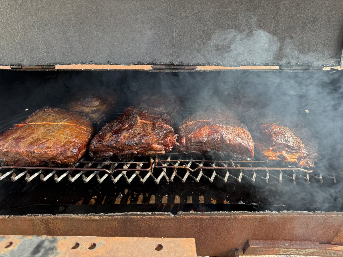TRUmav's tweet image. Last day of the family reunion. 

Had to bring out the OG smoker with the original wheels from the 60’s

Beef ribs with pork belly in the very back