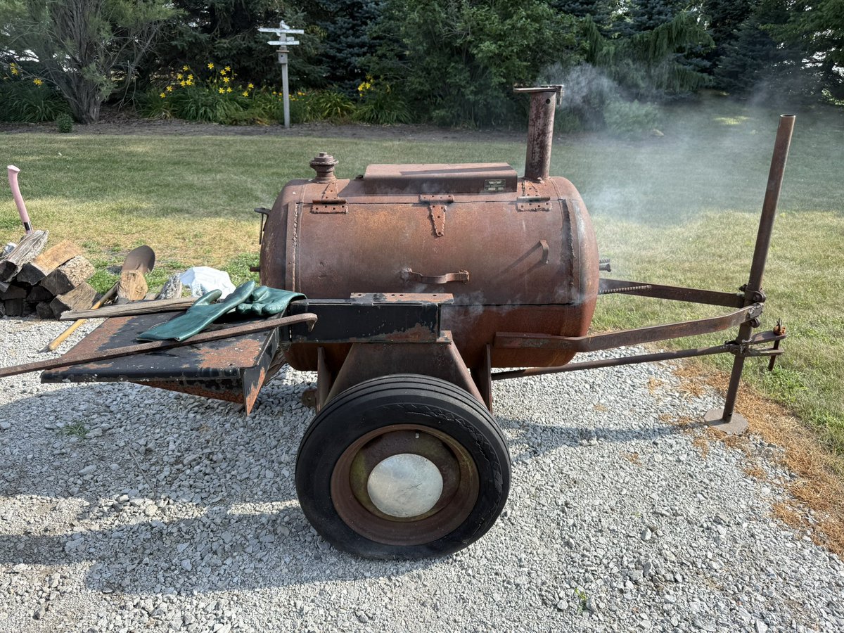TRUmav's tweet image. Last day of the family reunion. 

Had to bring out the OG smoker with the original wheels from the 60’s

Beef ribs with pork belly in the very back