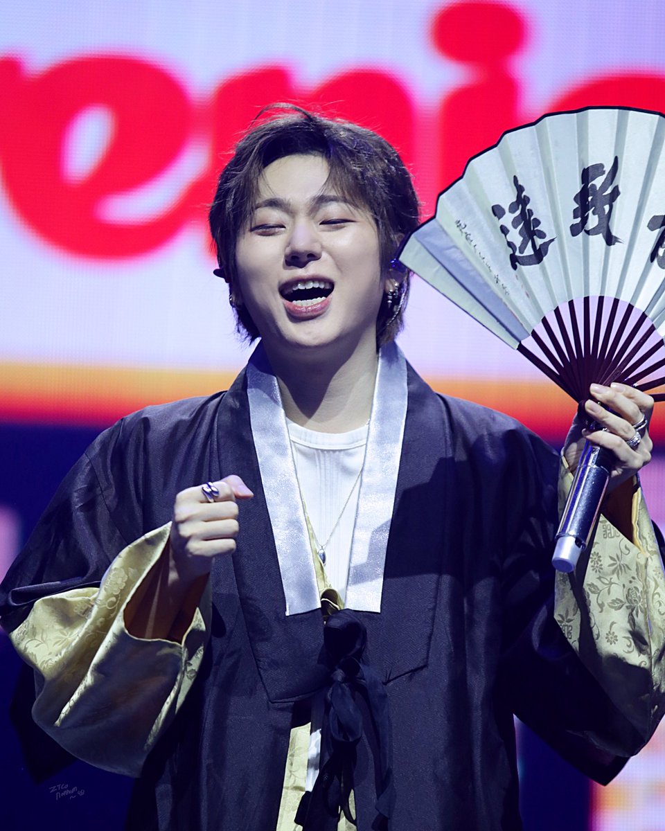 zico_nannom's tweet photo. 웃을때 눈없어지는거 너무 조와😽

#지코 #ZICO #COMvenience https://t.co/fRr5IyWxZ6