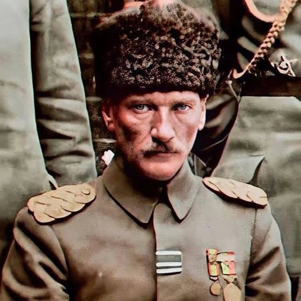 "Saraylarını, azametlerini, taç ve tahtlarını başlarına yıkacağım!"