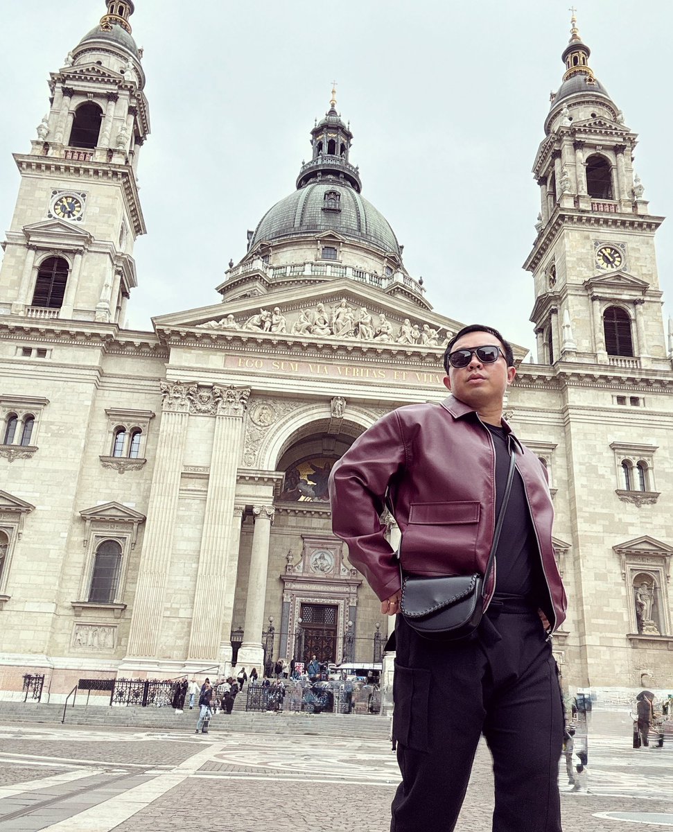 teach2dfuture's tweet image. Out of nowhere, I miss my Spring Break '25 trip to Central Europe — 7 countries (Germany, Czech Republic, Slovakia, Hungary, Austria, Liechtenstein, Switzerland) in 10 days! Amazing adventures, unforgettable sights. Can’t wait to go back and explore more! #travelwhileyoucan 😉🙌