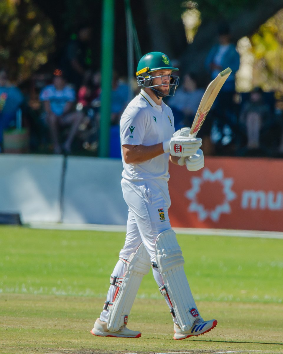 Wiaan Mulder now holds the record for the highest individual Test score in their very first innings as captain 🫡 

He surpasses Graham Dowling’s 239 vs India in 1968 to top this elite list:

1️⃣ Wiaan Mulder – 247* (SA) vs ZIM, 2025
2️⃣ Graham Dowling – 239 (NZ) vs IND, 1968
3️⃣