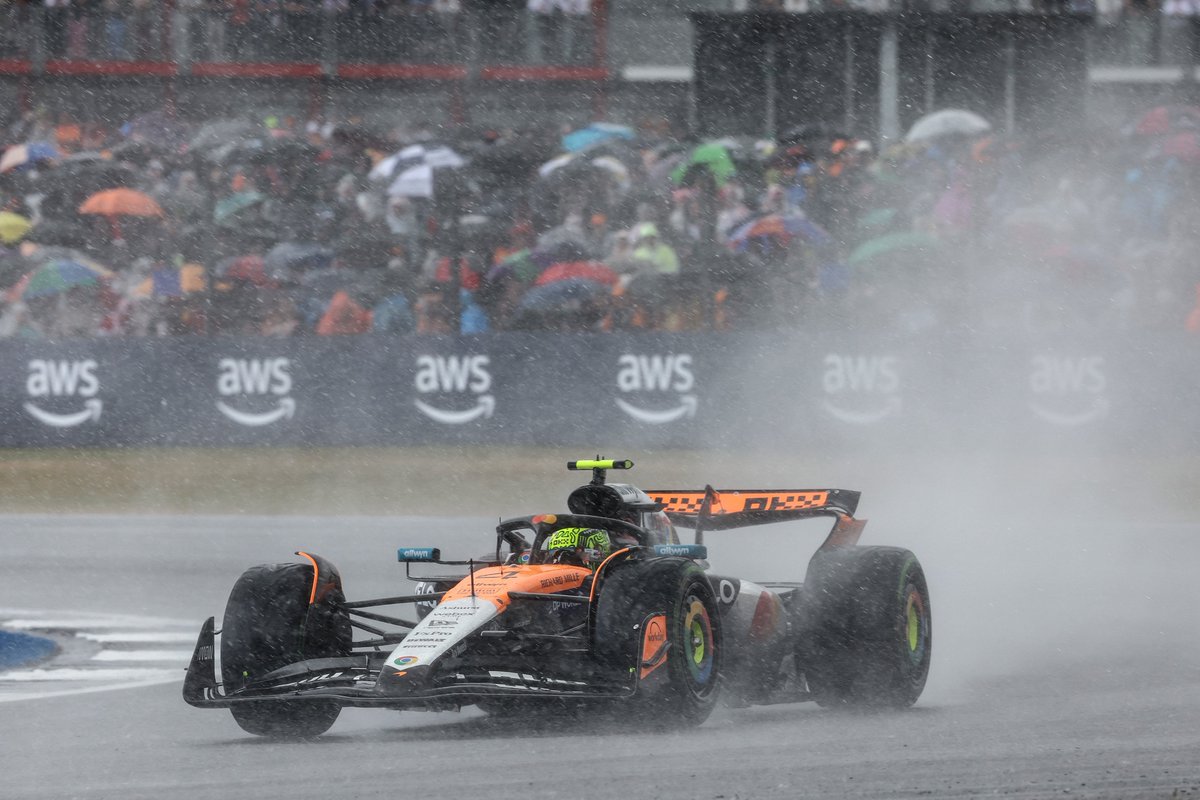 LN4's tweet image. pumping out some quick laps round silverstone rn! COME ON LANDO