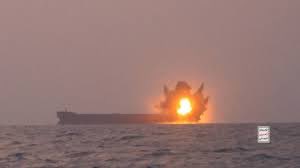DailyIranNews's tweet photo. 🚨 BREAKING 

 Yemen targets a ship in the Red Sea linked to the Zionist entity! https://t.co/nSCBDp1tBG