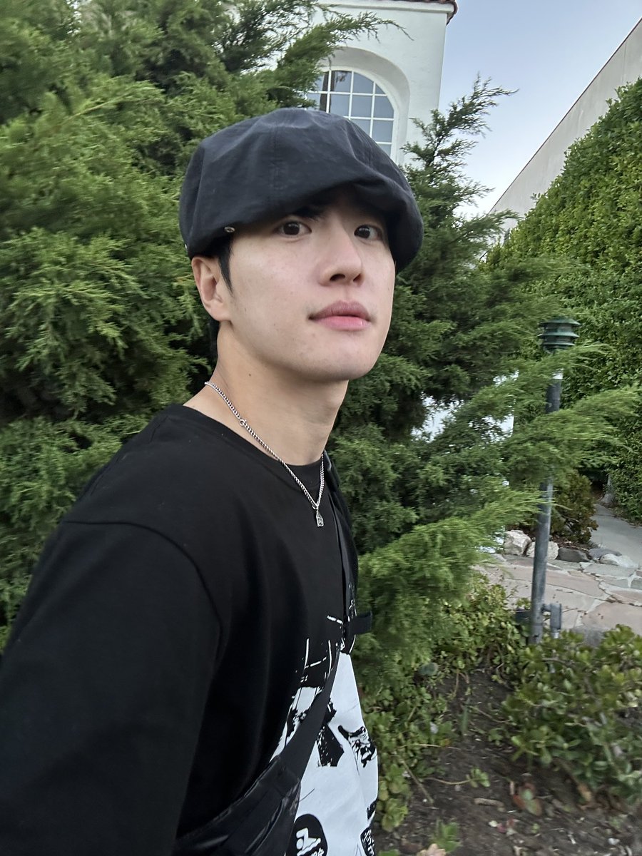 feeldog_bpnn's tweet image. 내일 여러분의 한주도 밝길바래 
우당탕탕 뭐 어때 그렇게 또 배우고 사는거지
진심으로 응원해 우리들의 삶
