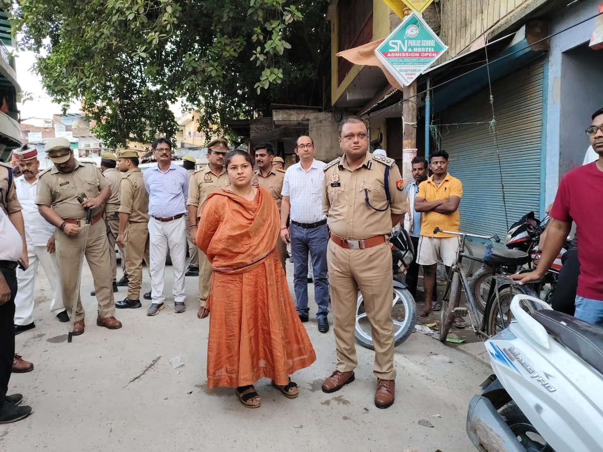 जनपद में शांतिपूर्ण ढंग से सम्पन्न हुआ मुहर्रम त्योहार। *जिलाधिकारी प्रियंका निरंजन* व पुलिस अधीक्षक सोमेन बर्मा  ने मुहर्रम पर्व को शांतिपूर्ण सम्पन्न कराने व सुरक्षा व्यवस्था के दृष्टिगत जनपद के विभिन्न क्षेत्रों में भ्रमण कर लिया जायजा।   शांति व कानून व्यवस्था को बनाए रखने के