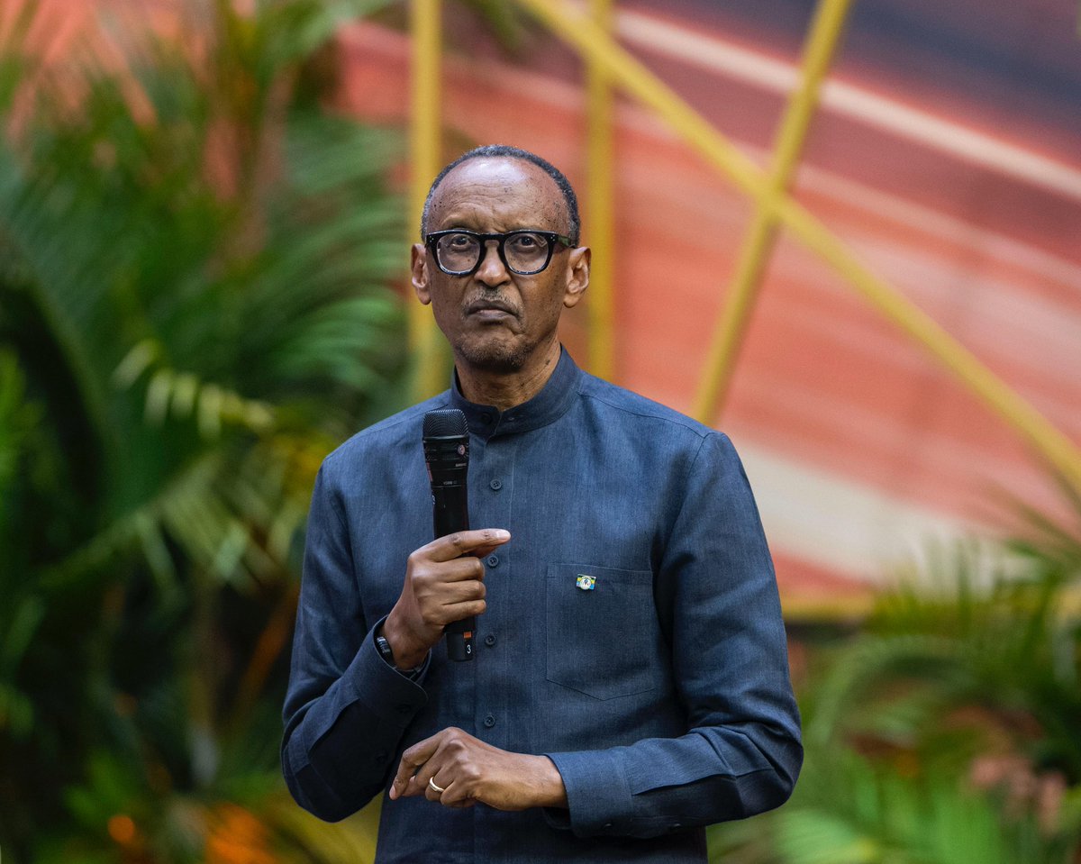 🟥 #Kwibohora31 : #Kagame reconnait ses ennuis de santé! 

Le seul aspect vaguement positif de la conférence de presse #Kwibohora31  au cours de la quelle le général Kagame est apparu fatigué et parfois confus, c’est ce moment presque humain où il admet à demi-mot ses problèmes