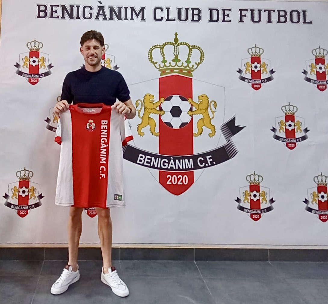 ✍🏼 RAFA QUILIS 

⚪️🔴 Rafeta, nou fitxatge per a la temporada 25/26 procedent de l'Ontinyent 1931 CF

instagram.com/p/DLxVa8zoO7L/…

#BenvingutRafeta 
#AvantGanxuts
<a href="/Quilis16/">Rafa Quilis</a>