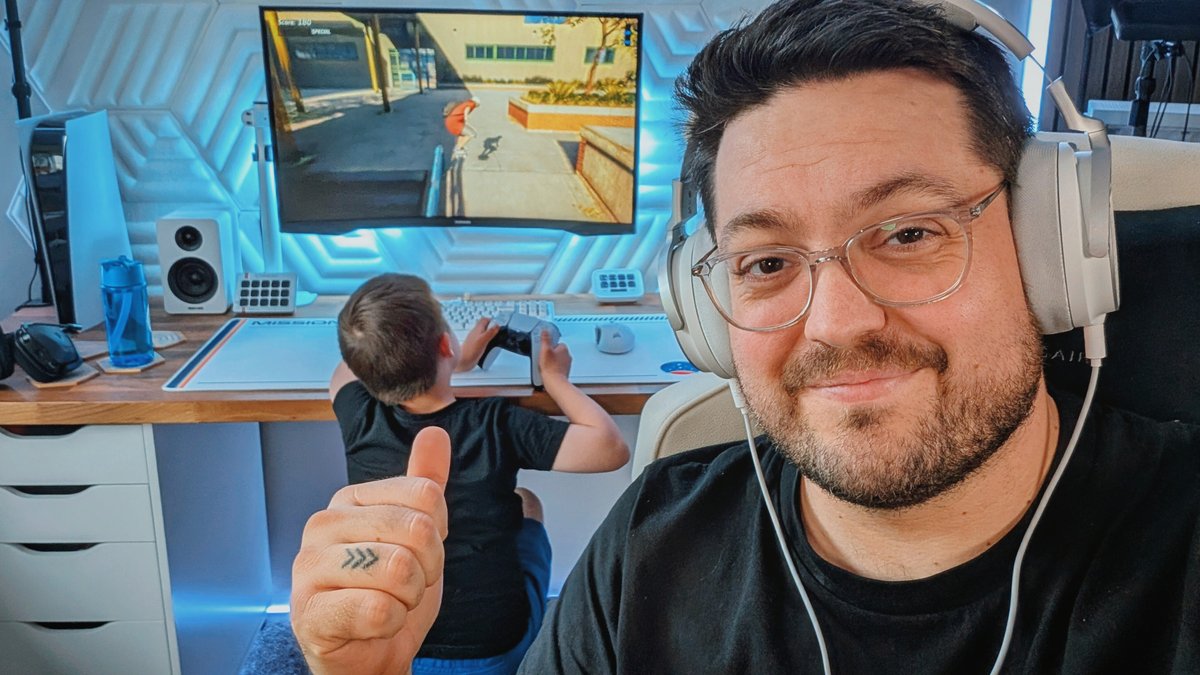 Live now &amp; I've got a little buddy with me 🤩

twitch.tv/bobducknweave