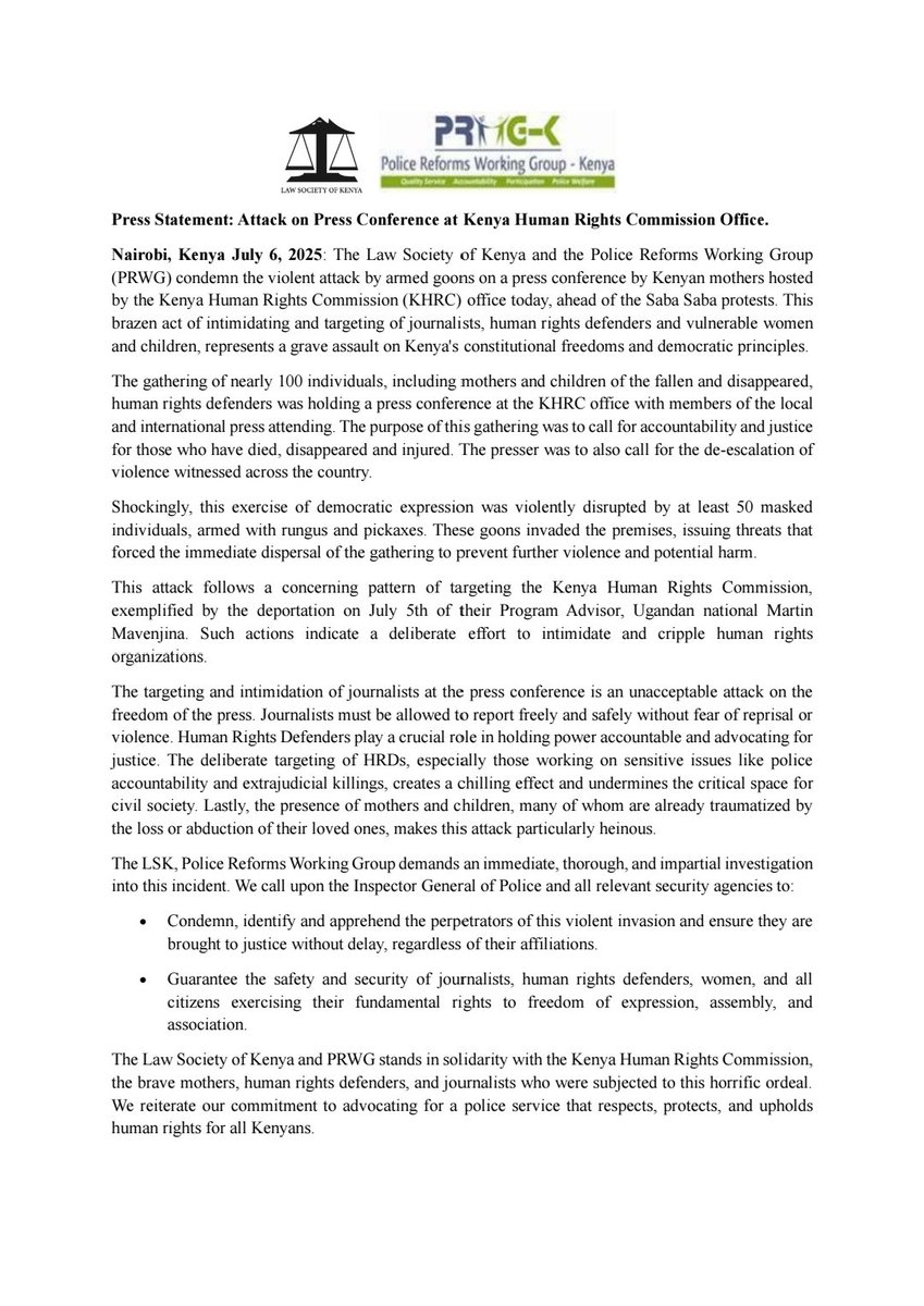 ReformsGroup's tweet image. The Police Reforms Working Group Kenya and the @LawSocietyofKe strongly condemn the violent attack by armed goons on a press conference by Kenyan mothers hosted at @thekhrc office today. This is a direct assault on Kenya&apos;s constitutional freedoms, the press, and civil society.