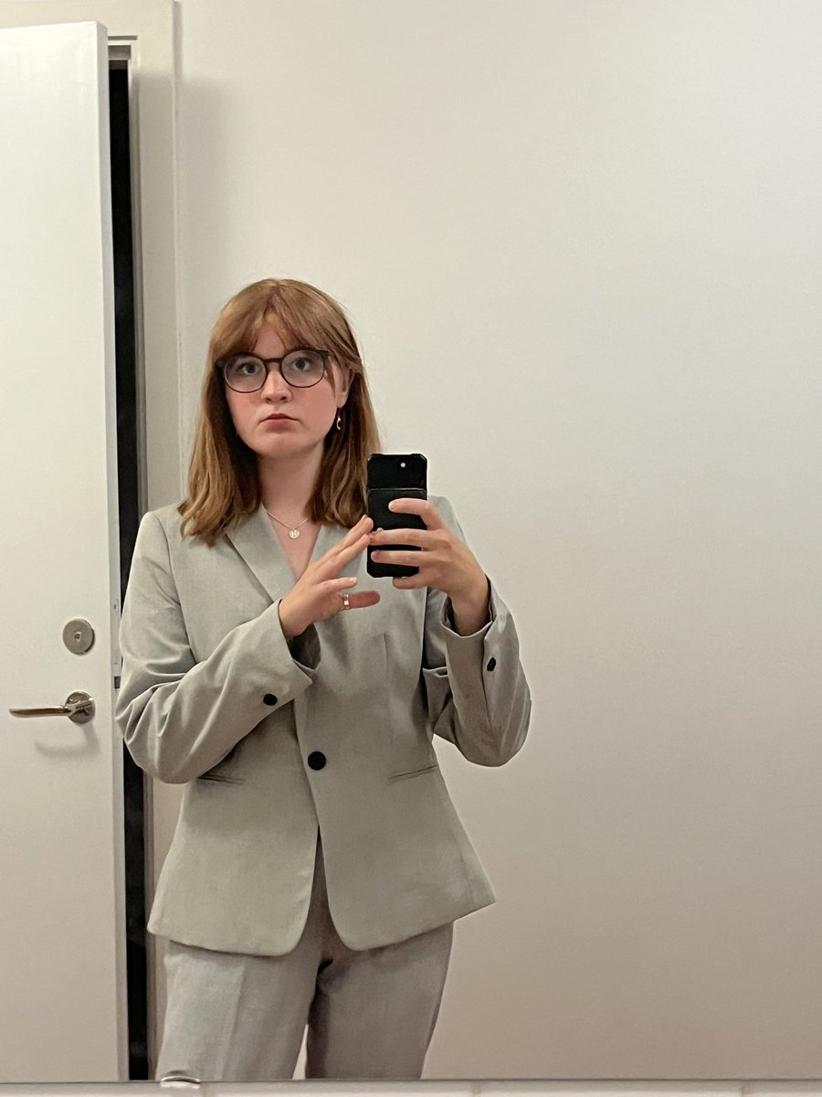 flatainigatan's tweet image. Was at a wedding yesterday in this fit, bought this suit at H&M for it last minute and now I will never wear a dress again 😎