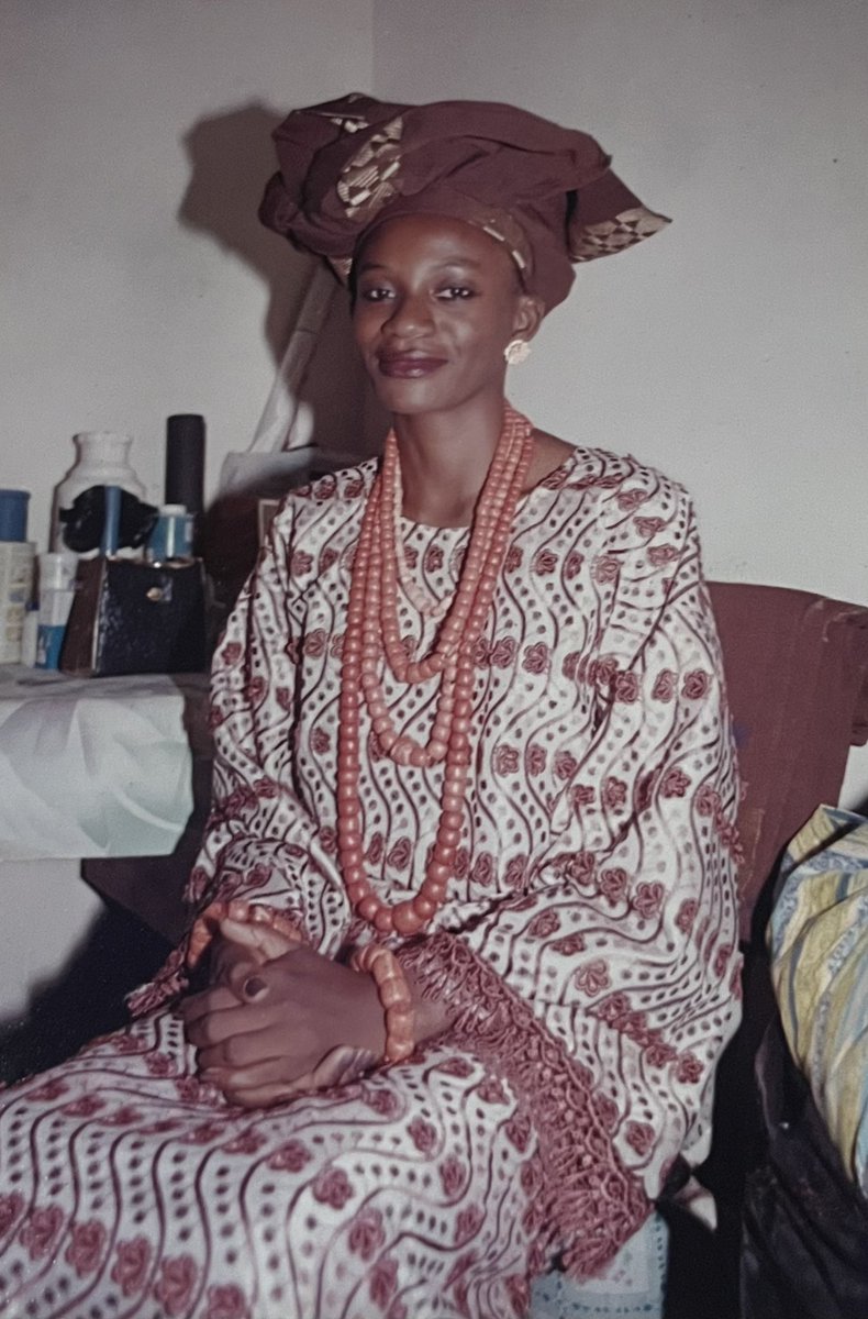 wonderfuleden's tweet photo. My mum on her wedding day and Me today!

Timeless Fashion! https://t.co/fKeUe27vIp