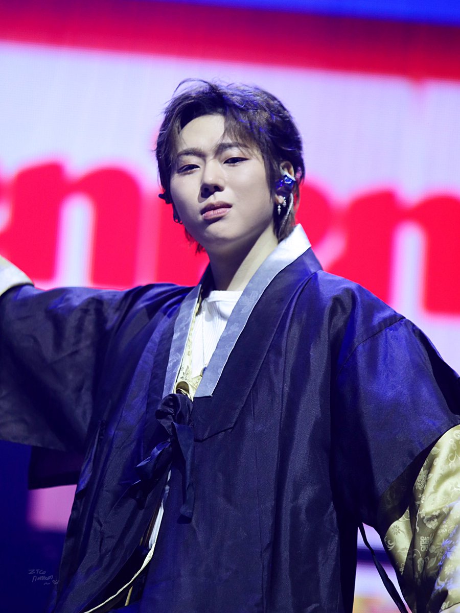 zico_nannom's tweet photo. 한복도 세상힙하게 소화하심🫶🏻

#지코 #우지호 #COMvenience https://t.co/rDHlmNTnfN