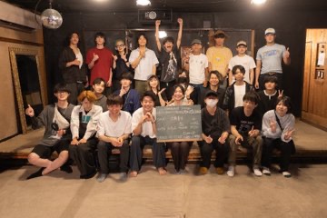 gospelsmith_jp's tweet photo. 北初富Handwired Garage周年記念
ありがとうございました！

https://t.co/DbigsGMRwC BOY
2.Doubt!
3.つぶらな
4.バス停で待つ
5.雲
6.わたしたち

愛するHWG13周年！
おめでとうっていい言葉だね。ふしぎに人生が交わるからこそ、お互いの記念のときをお祝いしあえる👏🏻 https://t.co/KhVRLH2gNJ
