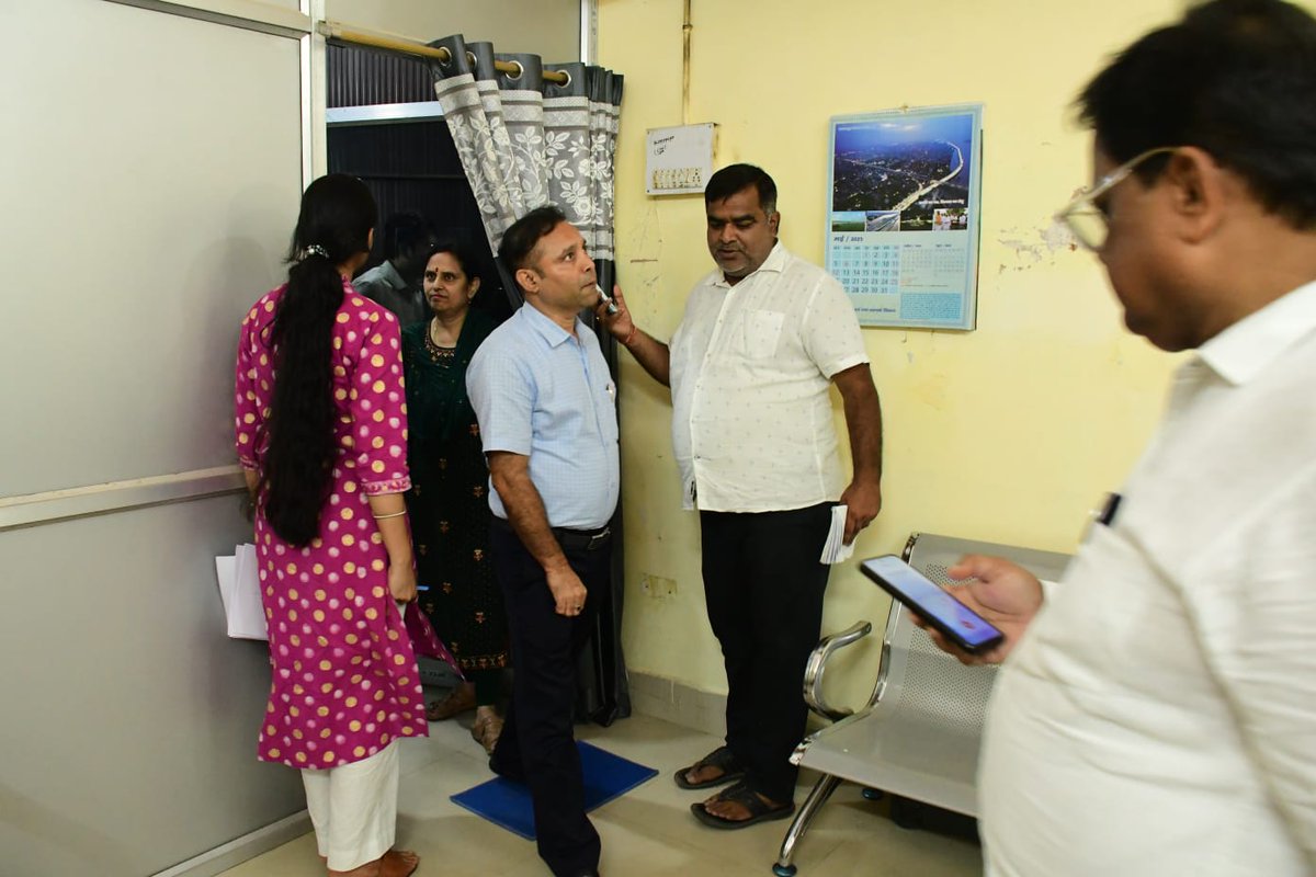 🗳️ विशेष गहन पुनरीक्षण 2025 🗳️

जिलाधिकारी डॉ. नवल किशोर चौधरी द्वारा भागलपुर में निर्वाचन कार्यालय, कंट्रोल रूम व सदर अनुमंडल में गणना प्रपत्र संग्रहण व अपलोडिंग कार्य का निरीक्षण।

🔹 तीव्र गति से प्रपत्र संग्रहण व अद्यतन स्थिति सुनिश्चित करने के निर्देश।
<a href="/CEOBihar/">Chief Electoral Officer, Bihar</a>  <a href="/ECISVEEP/">Election Commission of India</a>