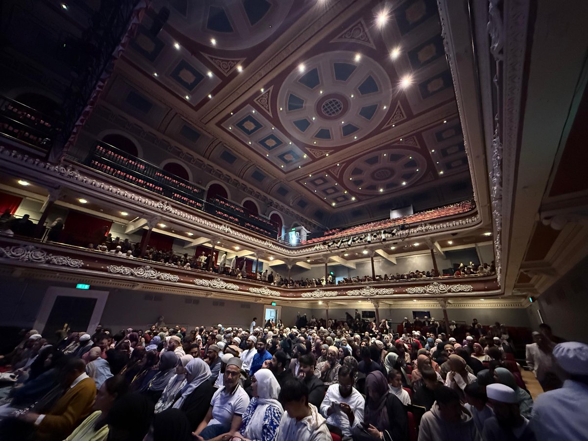 guidancehub's tweet photo. Stepping into Heavenly Shadhili Wisdom at #BLF2025 at the historic St George’s Hall with Shaykh Muhammad al-Yaqoubi - the room hums with anticipation as we wait for the event start. 
 ✨ Hearts wide open. ✍️ Pens poised.
 A gathering of seekers drawn to light, language and the legacy of the Awliya.
#HeavenlyWisdom #ShaykhAlYaqoubi #BLF2025