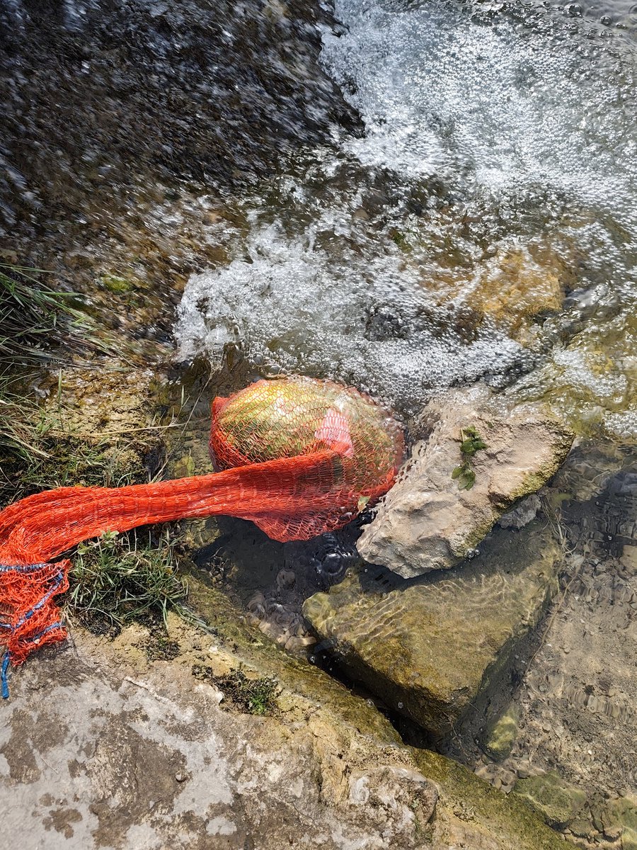 Moje noge i lubenica se hlade 🤗😃