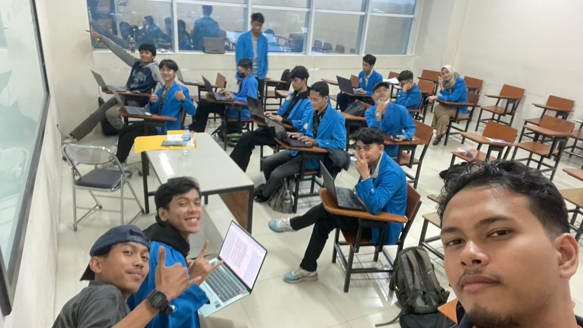 Agus5TAR's tweet photo. 頑張ってください。来学期にお会いしましょう 

#大学 https://t.co/yMdr5EDEOS