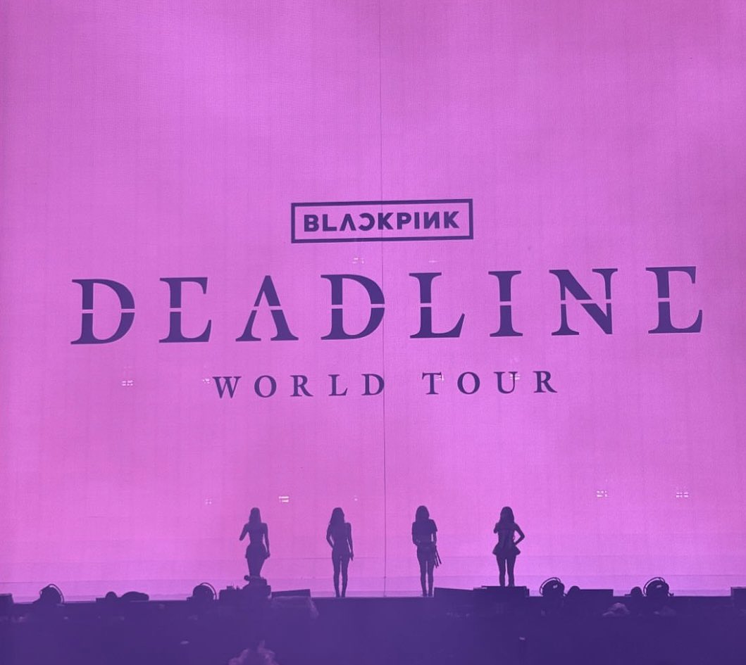 gna25_7's tweet photo. 新曲も最高だし4人の姫たちがステージに一緒に立ってるのやばいね💓
#BLACKPINK #블랙핑크 #뛰어 
#BLACKPINK_DEADLINE https://t.co/bjEulXuzro