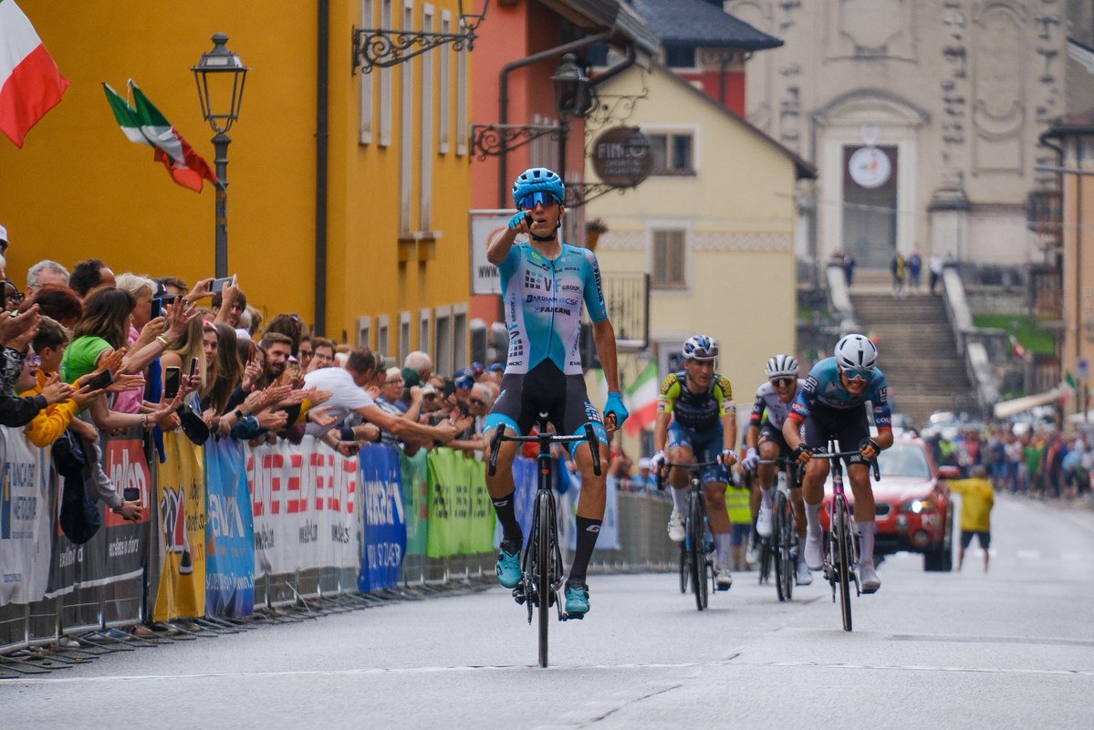 Vittoria di Filippo Turconi al Giro del Medio Brenta!🥇👏

Secondo successo stagionale per il varesino✌️

📸 @lisaapalettii 

#italianteam🇮🇹 #vfgroupbardianicsffaizanè #girodelmediobrenta
