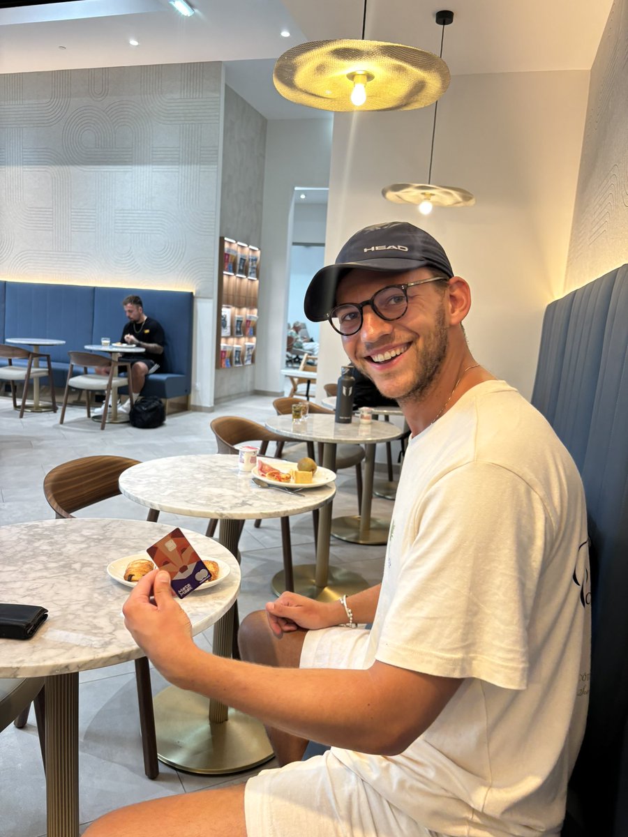 0x-Styx (@0x_styx) on Twitter photo Buying mini pain au chocolat x cafe au lait all week at <a href="/EthCC/">EthCC - Ethereum Community Conference</a> was the dream
Made 10x by the <a href="/MetaMask/">MetaMask.eth 🦊</a> x <a href="/Mastercard/">Mastercard</a> metal card
It’s rocking:
> 3% cashback in usdc
> can hold aUSDC yielding in there (don’t get debased by holding non-productive cash!)
> seamless transactions Buying mini pain au chocolat x cafe au lait all week at <a href="/EthCC/">EthCC - Ethereum Community Conference</a> was the dream
Made 10x by the <a href="/MetaMask/">MetaMask.eth 🦊</a> x <a href="/Mastercard/">Mastercard</a> metal card
It’s rocking:
> 3% cashback in usdc
> can hold aUSDC yielding in there (don’t get debased by holding non-productive cash!)
> seamless transactions
