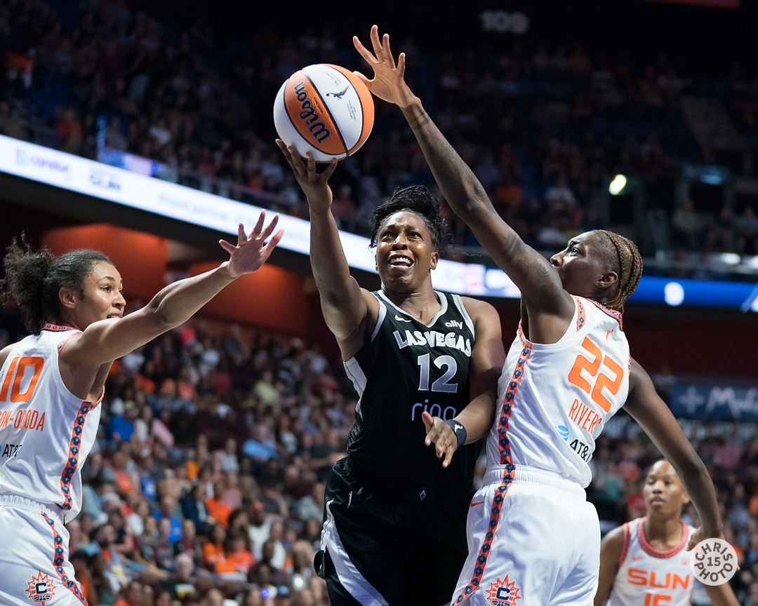 chrisphoto15's tweet image. The @LVAces are up 43-28 over the @ConnecticutSun at the half in today's #WNBA action.