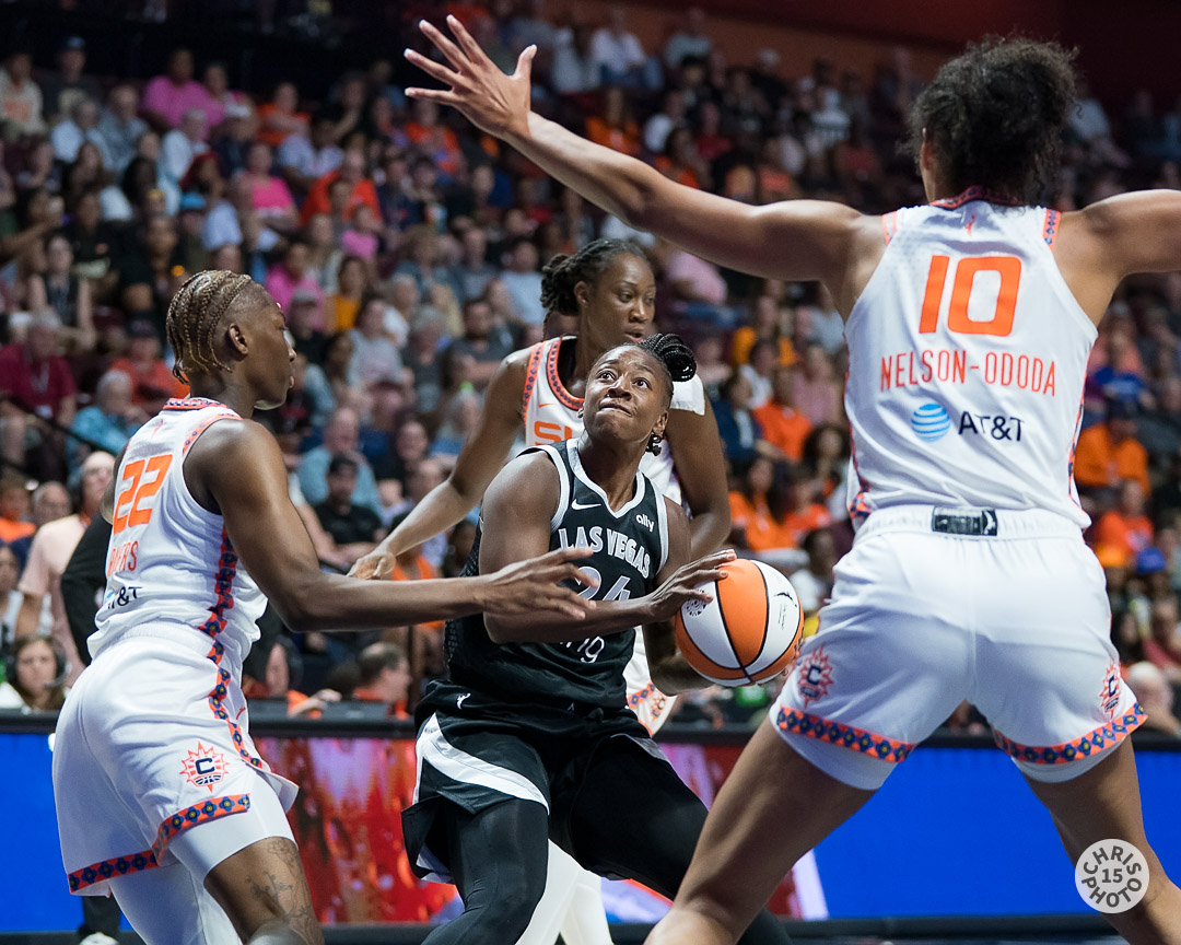 chrisphoto15's tweet image. The @LVAces are up 43-28 over the @ConnecticutSun at the half in today's #WNBA action.