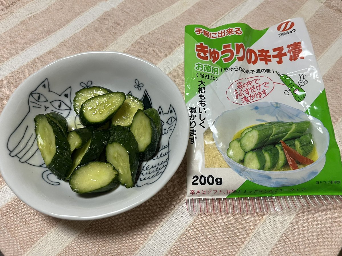 7月7日　月曜日

おはようございます🎋✨

最近、めちゃくちゃハマってるきゅうりの
辛子漬けジップロックにきゅうり、辛子漬けのもとを入れて冷蔵庫へ1日で食べ頃に
食欲が無い時にお茶漬けサラサラ～
咀嚼音がパリポリシャッキシャキ♪̊̈♪̆̈
簡単だからおすすめ～👍🏻