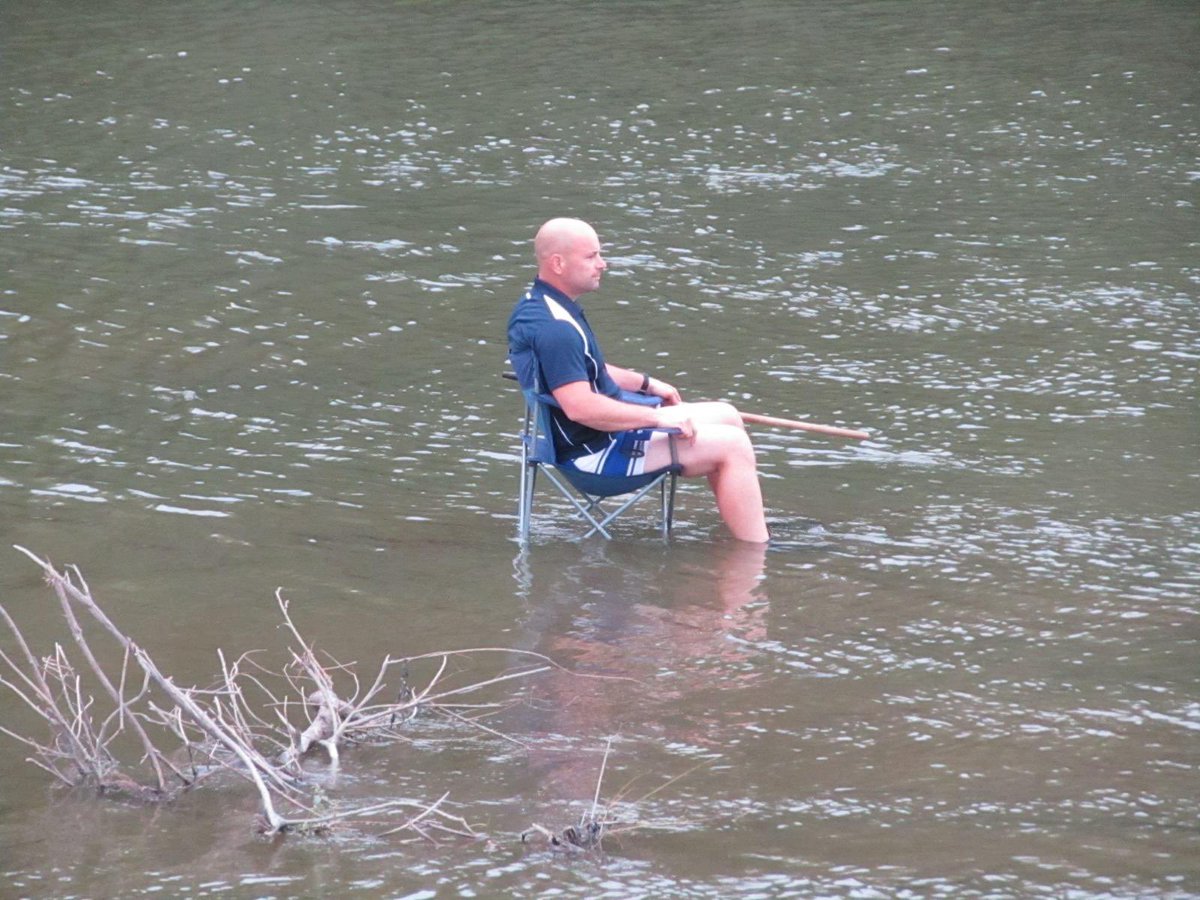 MattyH02's tweet image. Nothing beats a quiet five minutes to yourself.
With the lowest river levels in living memory, here I am taking five and sitting on the Church Rock in the middle of the River Severn at the bottom of my garden.
Don’t try to replicate this. The waters can be treacherous.