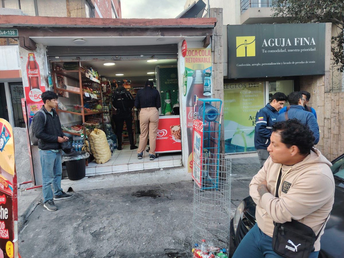 Barrio Granda Centeno (@barriogranda) on Twitter photo Operativo interinstitucional en Granda Centeno con <a href="/PoliciaEcuador/">Policía Ecuador</a>, <a href="/amcquito/">Agencia Metropolitana de Control</a> y Cuerpo de Agentes de control donde se realizó el control y citación de tiendas del sector en base a las denuncias recibidas, sanción y retiro de personas que se encontraban libando. Gracias! Operativo interinstitucional en Granda Centeno con <a href="/PoliciaEcuador/">Policía Ecuador</a>, <a href="/amcquito/">Agencia Metropolitana de Control</a> y Cuerpo de Agentes de control donde se realizó el control y citación de tiendas del sector en base a las denuncias recibidas, sanción y retiro de personas que se encontraban libando. Gracias!