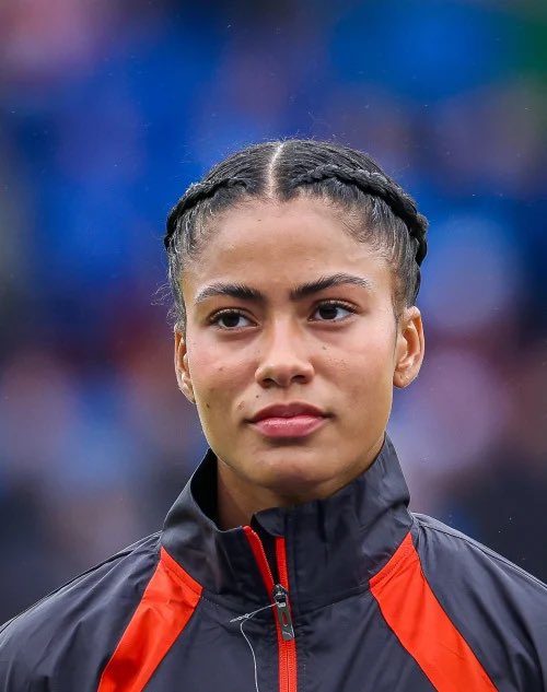 TamArnarson's tweet image. Tvær sem hafa verið ekkert nema vonbrigði, Sandra eina með eitthvað smá líf þarna frammi. #dórierdrekinn #overrated