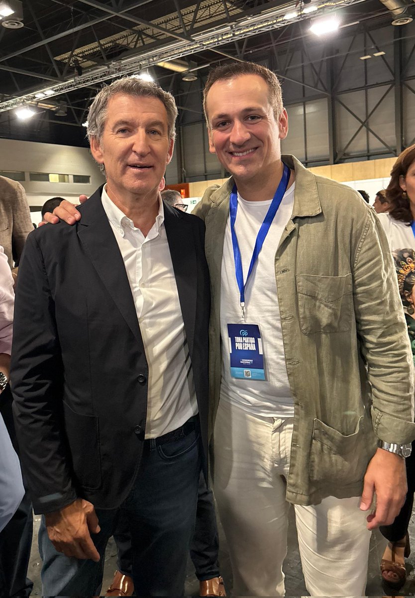 AJMesaGarrido's tweet photo. Enhorabuena, presidente @NunezFeijoo. Sin duda el mejor capitán para devolver la dignidad, la buena gestión, el sentido común y la centralidad a España.

Inmenso honor formar parte de tu equipo, me voy a dejar la piel por este proyecto ilusionante del cambio necesario en España y en mi ciudad, Getafe.