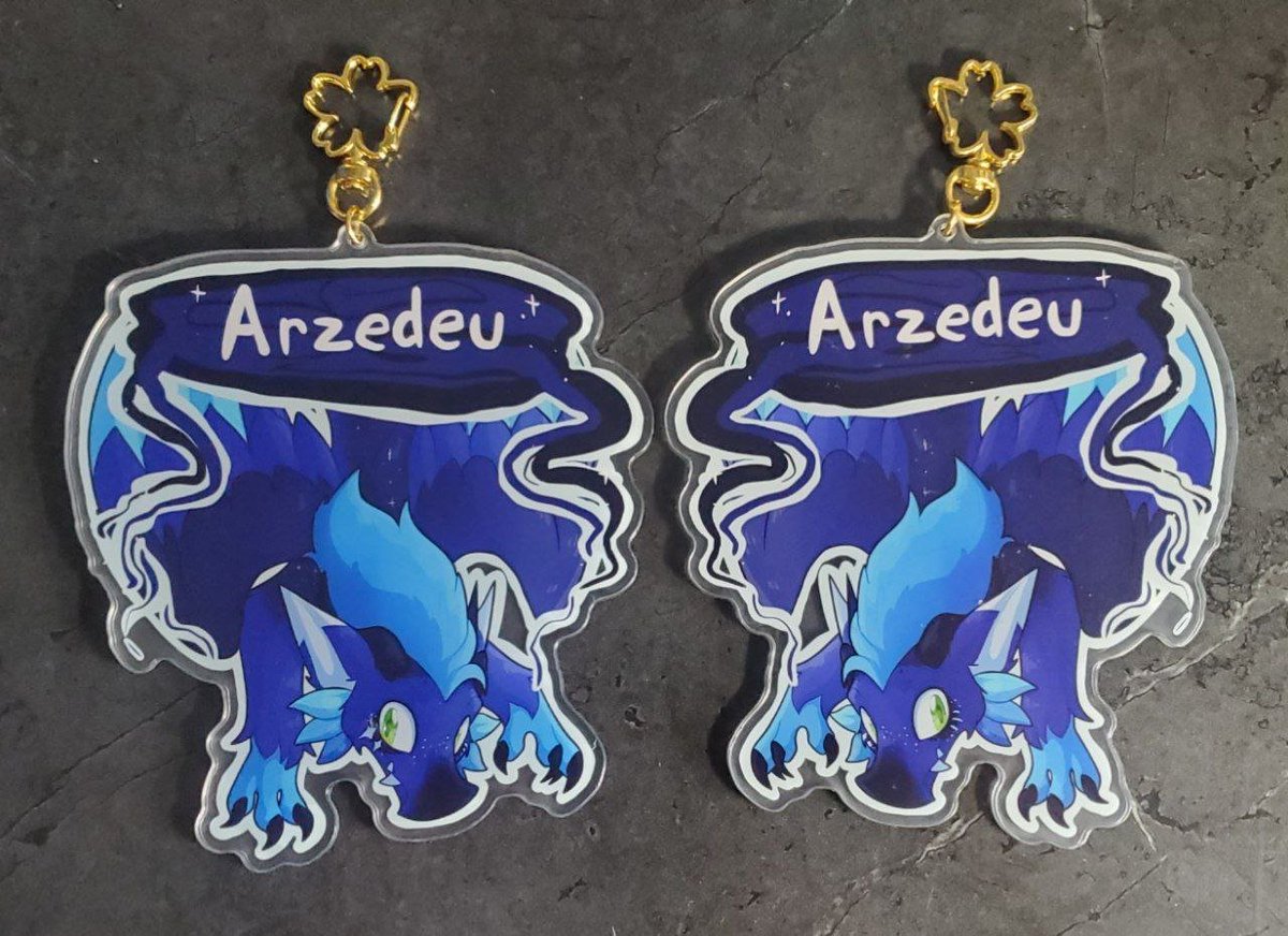 Hey everyone! I have a good few slots open for acrylic badges until the 15th of July! dms are open, the starting price is 165 each :D

(I don't check Twitter very often aha)

#furryart #furryfandom