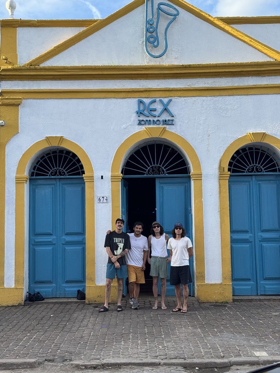 ternorei's tweet image. Hoje tem a segunda data de Maceió, lugar que a gente gosta tanto. Vamos tocar algumas músicas que não tocamos ontem, bora? Ingressos aqui sympla.com.br/evento/terno-r…