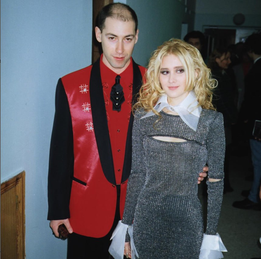 Пара румынских свингеров на открытии первого в стране свингер-клуба "Porcul dracului". 

Подпишись на Телеграм Ыыху Москвы t.me/iikhu