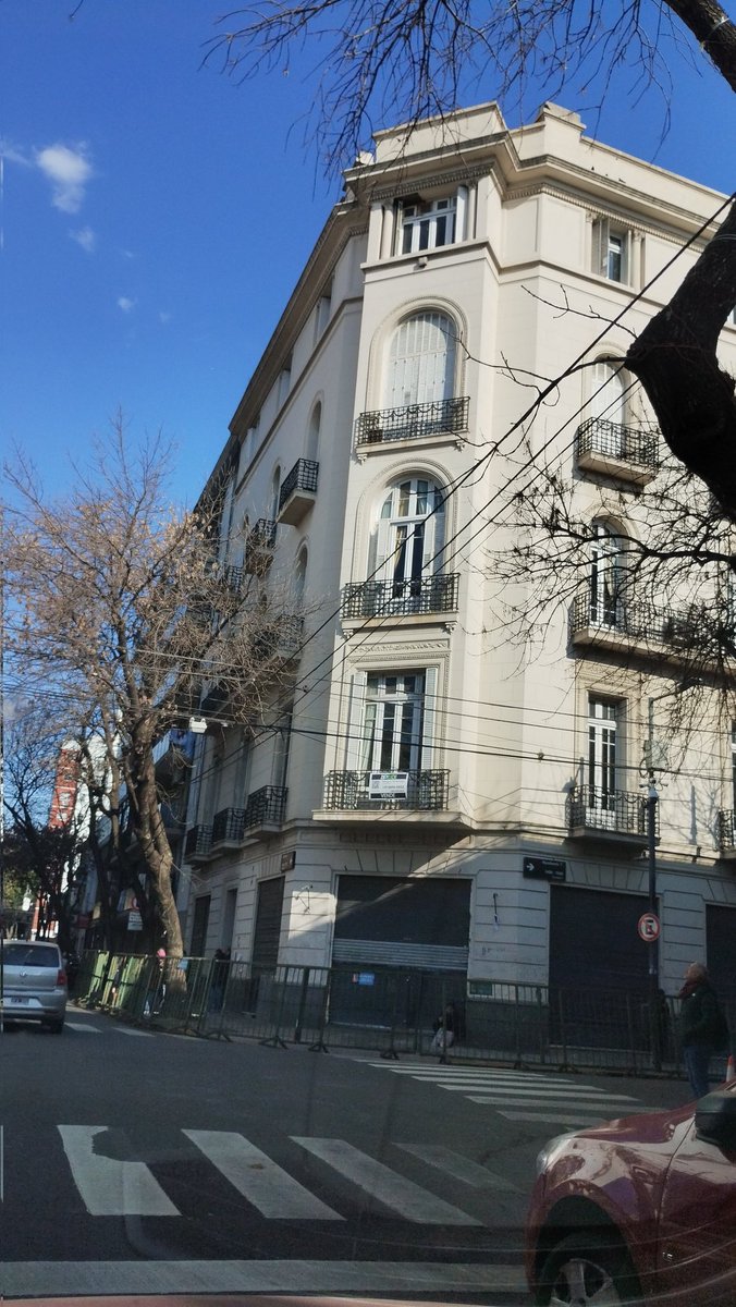 vhmenta's tweet image. Hoy pasé con mi auto de aplicación por la cueva de la izquierda más oscura y antidemocrática. #CristinaPresa #cristinacondenada
Por allí están desfilando todos los que tienen miedo porque van a tener que rendir cuentas pronto.