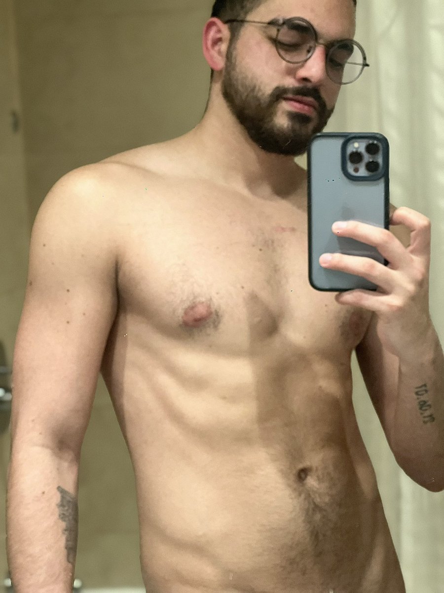 looaizing's tweet image. You could do it on your own while you are looking at me.