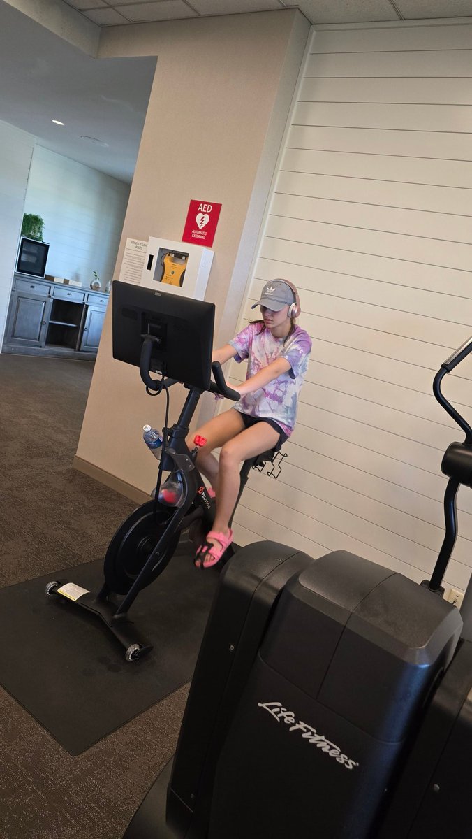 PickleMeElm0's tweet image. Does the gym stop on vacation? Not this weekend! Even our daughters Best friend joined in! @famgymapparel  @DoorDonkeyTV #motivated #changes #FitnessGoals #FamilyTime