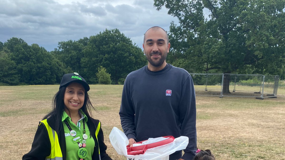 Joined volunteers to clean up our parks this weekend! 

Together we’re making our borough cleaner &amp; safer. 

Huge thanks to:
•Friends of Pymmes Park
•Friends of Oakwood Park
•Oakwood Park Café
•Albany Park volunteers
•Asda Southgate Community Circuit