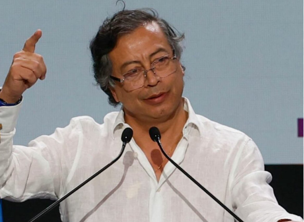 Jhonffonseca's tweet photo. ¿Es verdad que Estados Unidos tiene valiosa información sobre el encuentro de PETRO en Manta - Ecuador con el poderoso Narcotraficante Alias FITO? https://t.co/X8wObF33lg