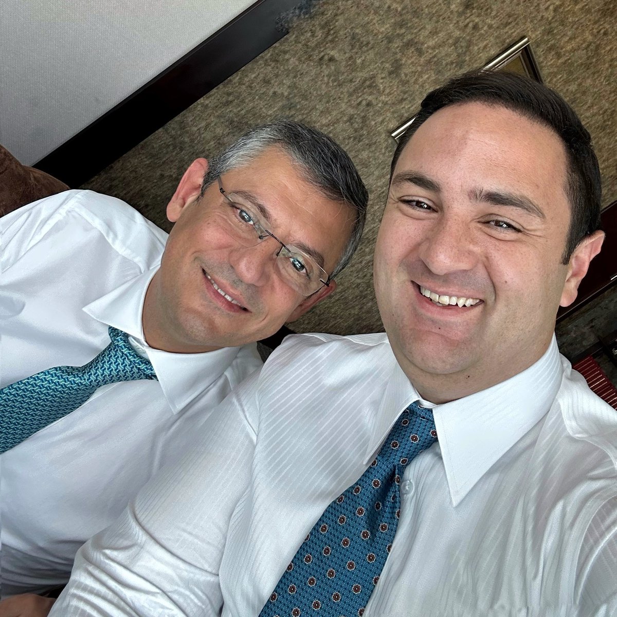 Umut Akdoğan (@akdoganumut) on Twitter photo Genel Başkanımız <a href="/eczozgurozel/">Özgür Özel</a> hakkında soruşturma başlatılmış.
Yanındayız… Ayrılmayız. Genel Başkanımız <a href="/eczozgurozel/">Özgür Özel</a> hakkında soruşturma başlatılmış.
Yanındayız… Ayrılmayız.