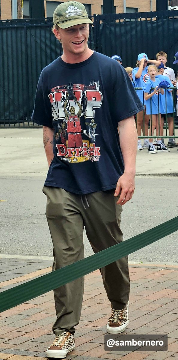 sambernero's tweet image. Pic I took of PCA arriving at Wrigley Field today!!!!

Happy Sunday, everyone!!