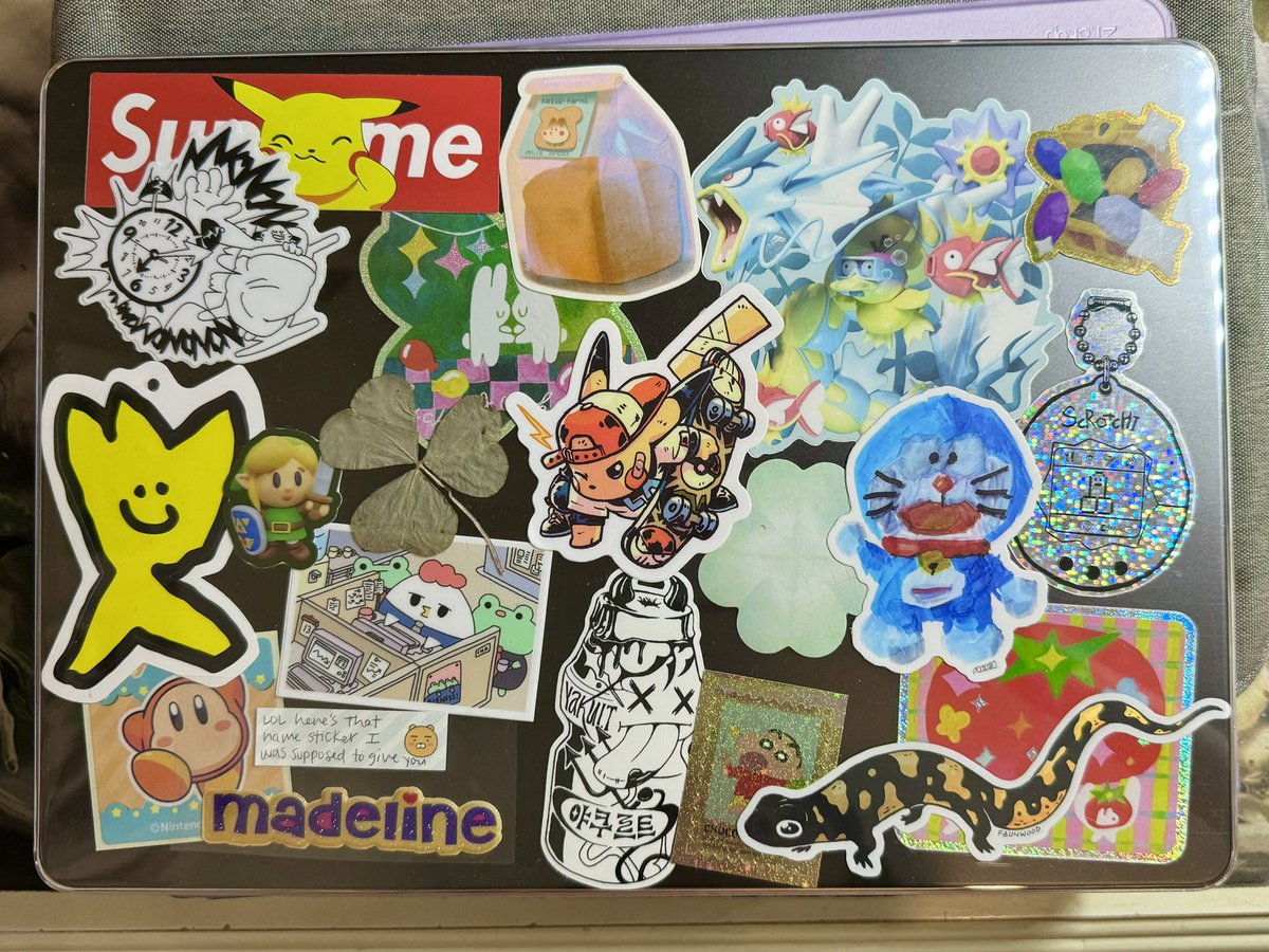 rxichoo's tweet image. Let’s take a moment and appreciate my cute lil sticker collage on my laptop tht im proud of🙂‍↕️✨